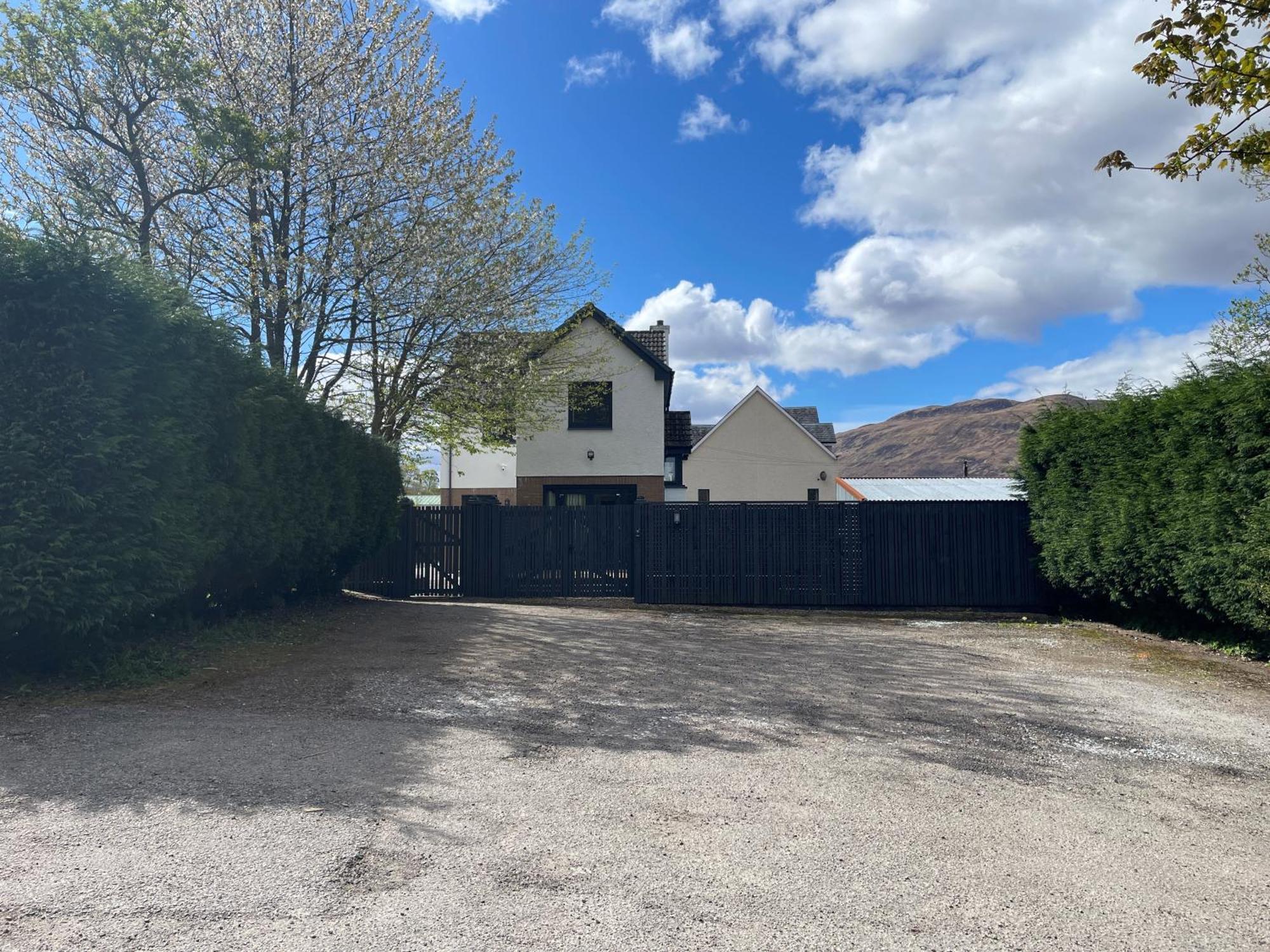Stylish, Central Studio With Kitchen & Large Deck Fort William Exterior foto